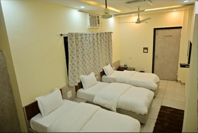 Hotel Raghuveer Inn By Bookingcare Sitapur Muafi Extérieur photo