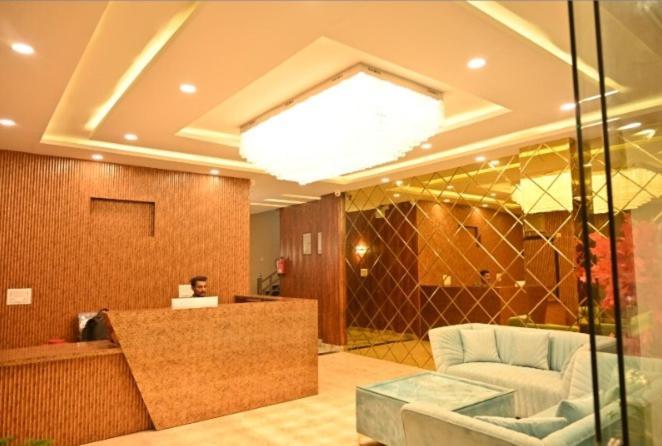 Hotel Raghuveer Inn By Bookingcare Sitapur Muafi Extérieur photo