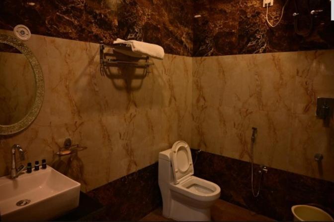 Hotel Raghuveer Inn By Bookingcare Sitapur Muafi Extérieur photo